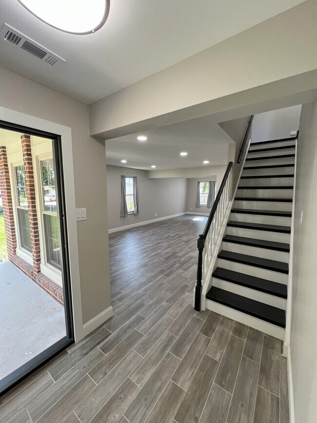 Foto del edificio - 223 Foxwood Ln