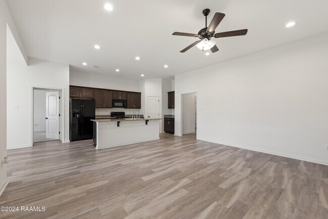 Building Photo - 109 Springsteen Ln