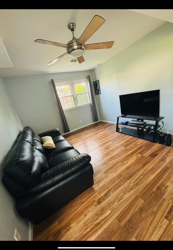 Building Photo - 587 Darlington Ave