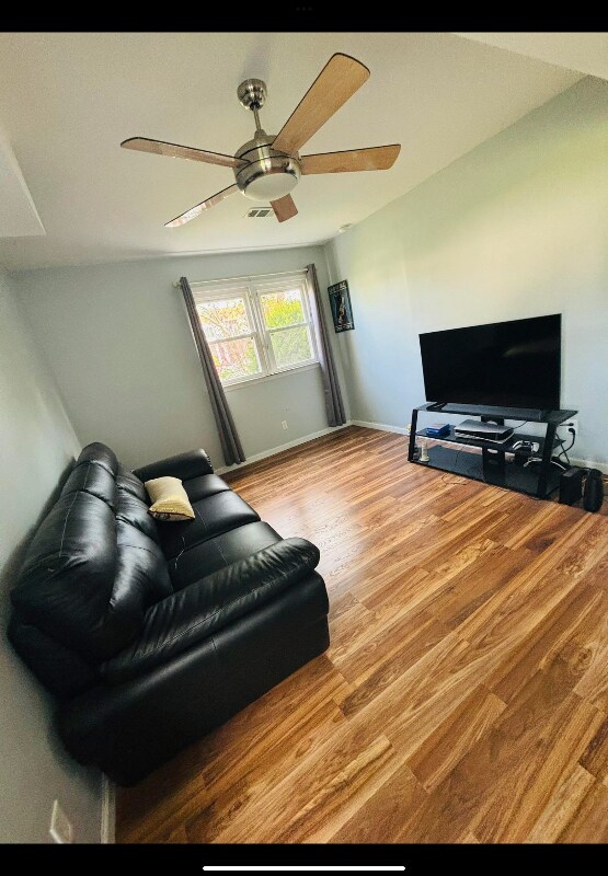 Foto del edificio - 587 Darlington Ave