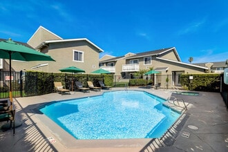 Building Photo - Greenbrier Apartments