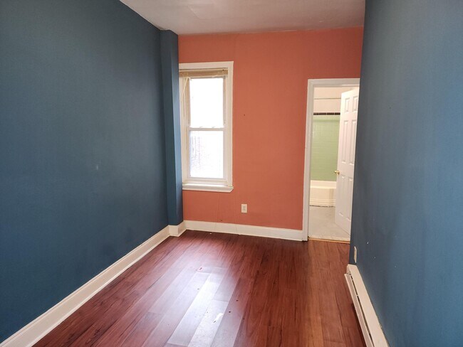 Building Photo - 5247 Spruce St