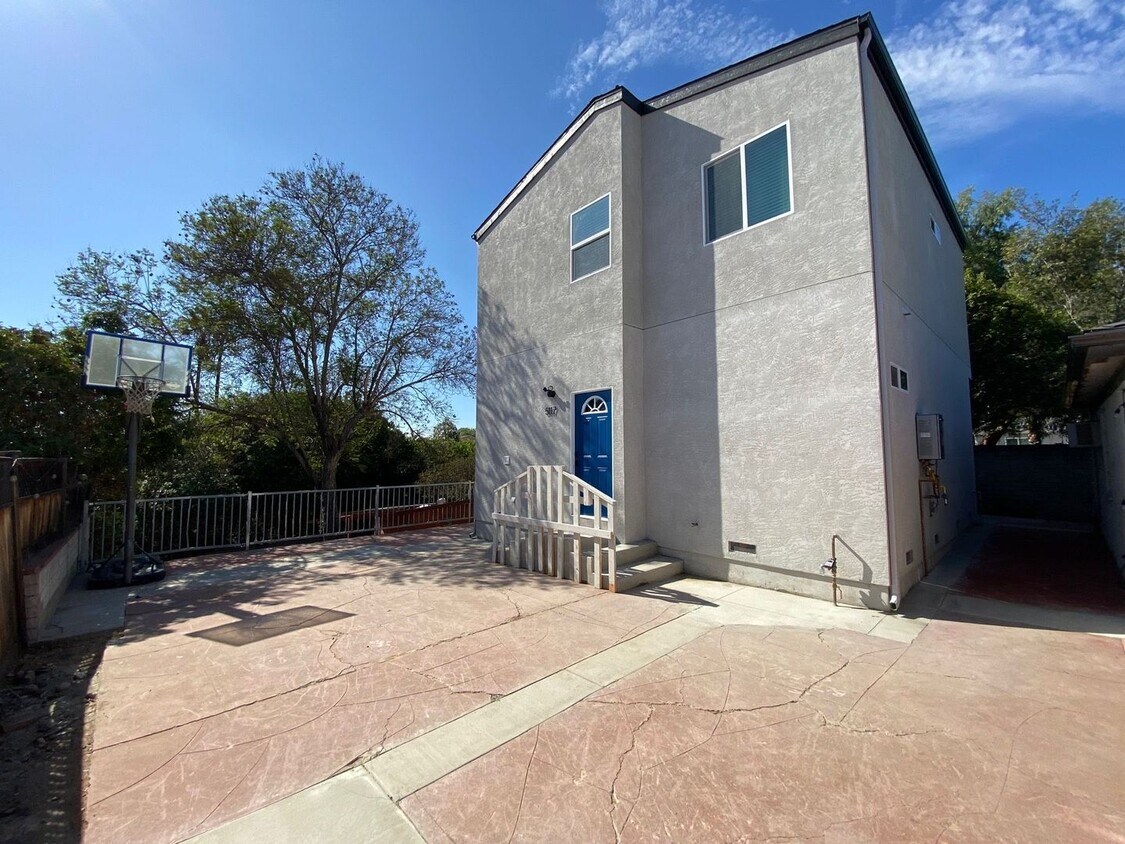 Primary Photo - 5115-5117 Ewing St