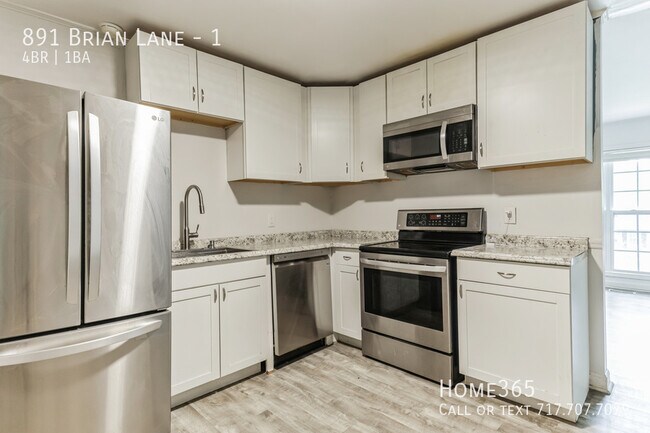 Building Photo - Precious Unit at Forest Park with huge Yard