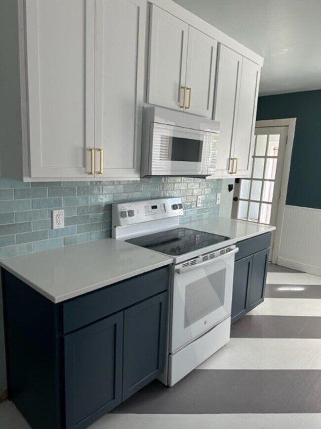 Building Photo - Downtown Coeur d' Alene Home (P#356)