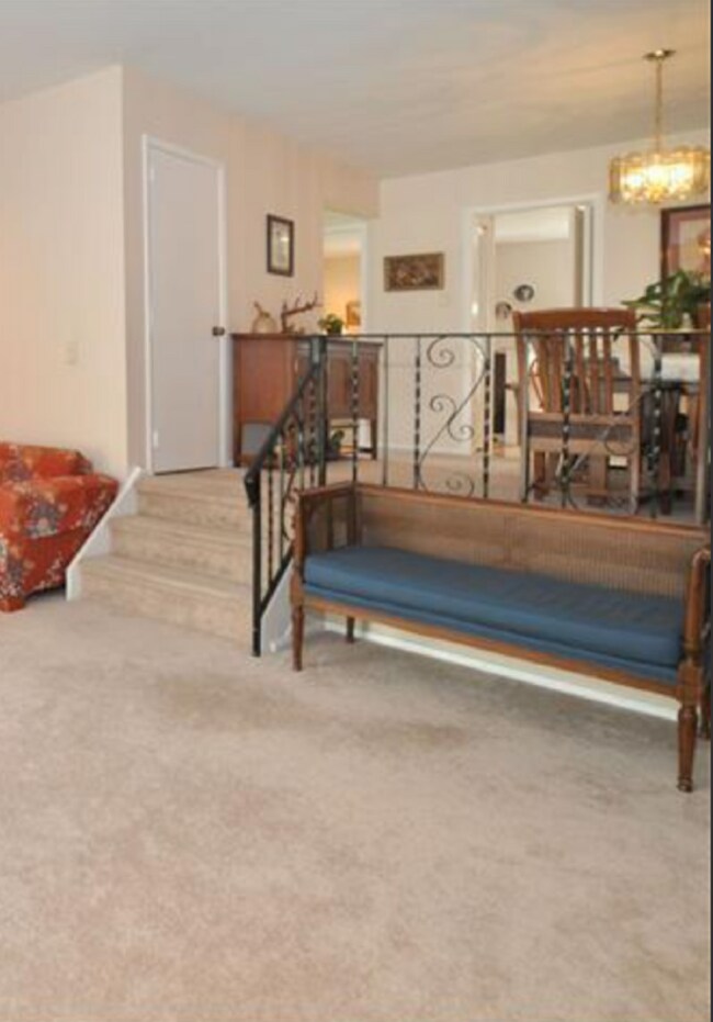 Foto del edificio - Brick End Unit w/ Private Parking availabl...