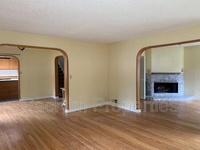 Building Photo - 1303 H St
