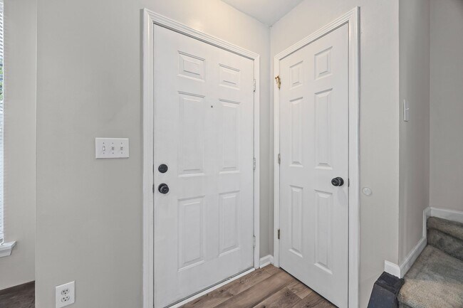 Foto del edificio - Great 2 bdrm Townhome in Steele Creek area...