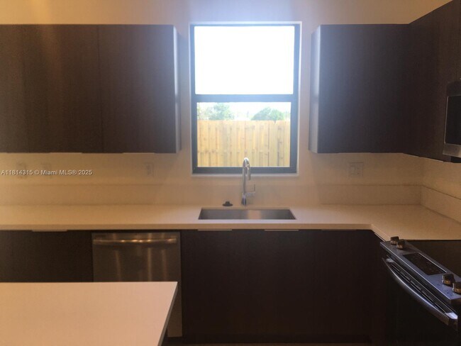 Foto del edificio - 8111 NW 104th Ct