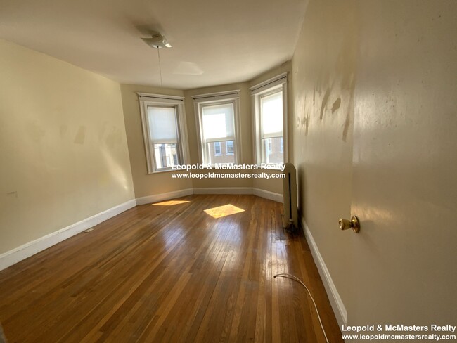 Foto del edificio - 68 Woodstock Ave