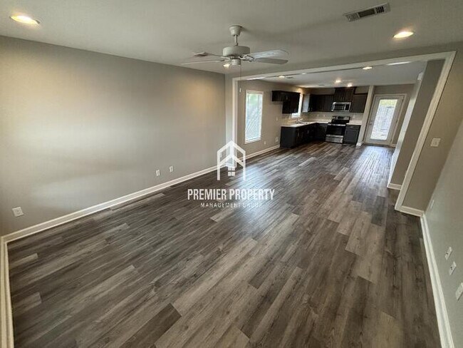 Building Photo - 250 Castlebar Cir