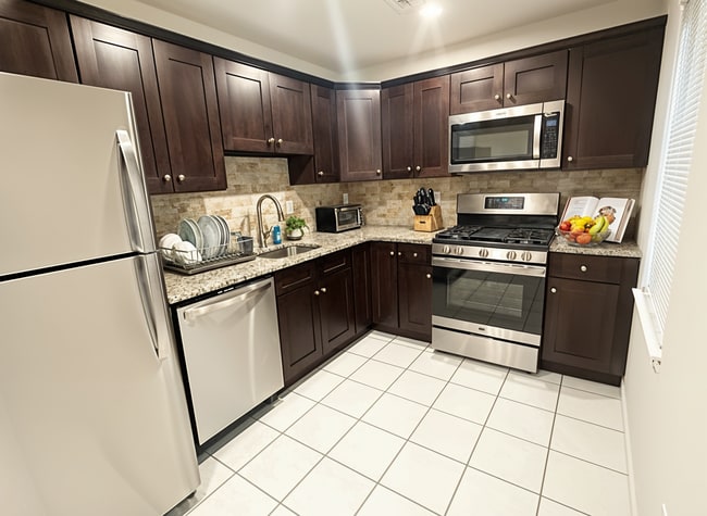 Cocina - 156 Roseland Ave