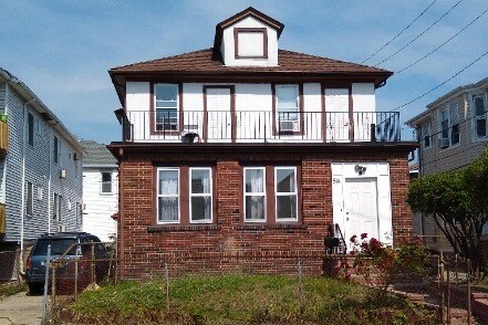 Front Of Home - 514 Riverside Blvd
