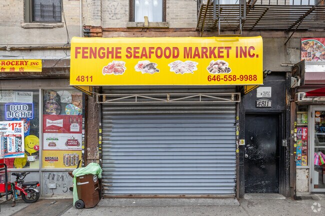 Entrada. - 4811 5th Ave