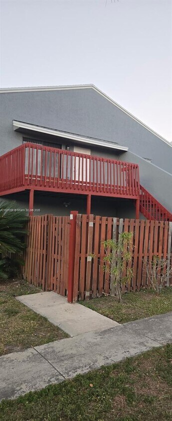 Primary Photo - 12 Crossings Cir
