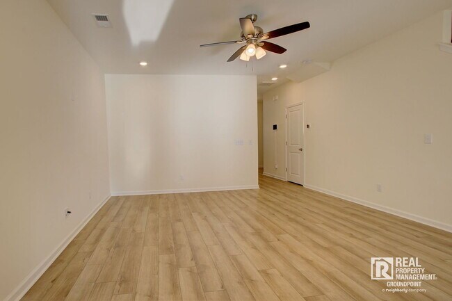Building Photo - 432 Trotters Ln