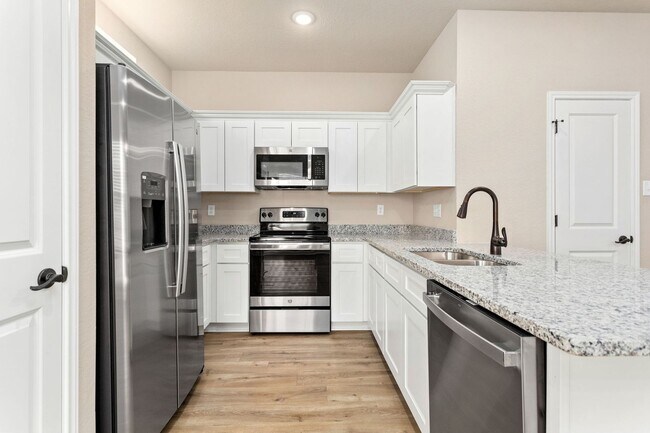 Building Photo - Modern Townhome Near Brooks City Base – Re...