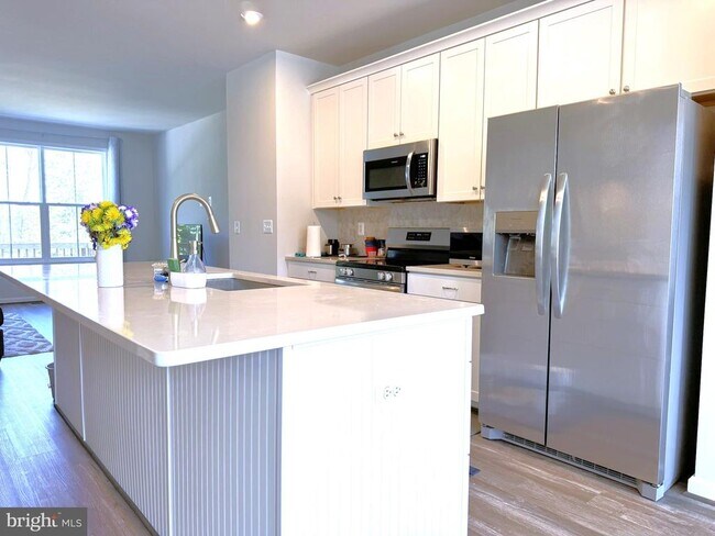 Foto del edificio - 4115 Bolton Ct