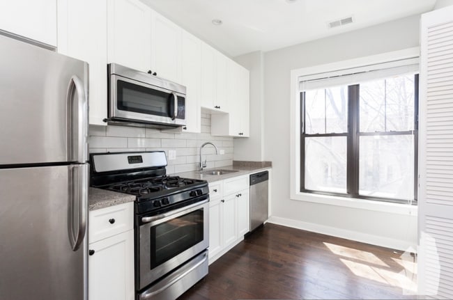 Building Photo - 1952 W Nelson St