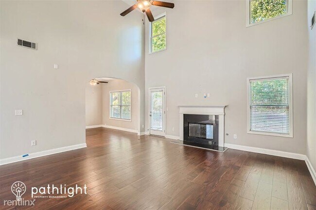 Building Photo - 5 br, 4.5 bath House - 1571 English Manor ...