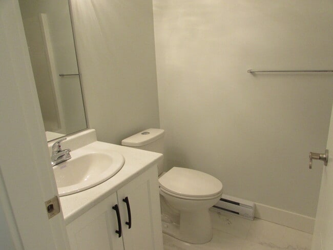 Building Photo - 263 Golden Oaks Cres