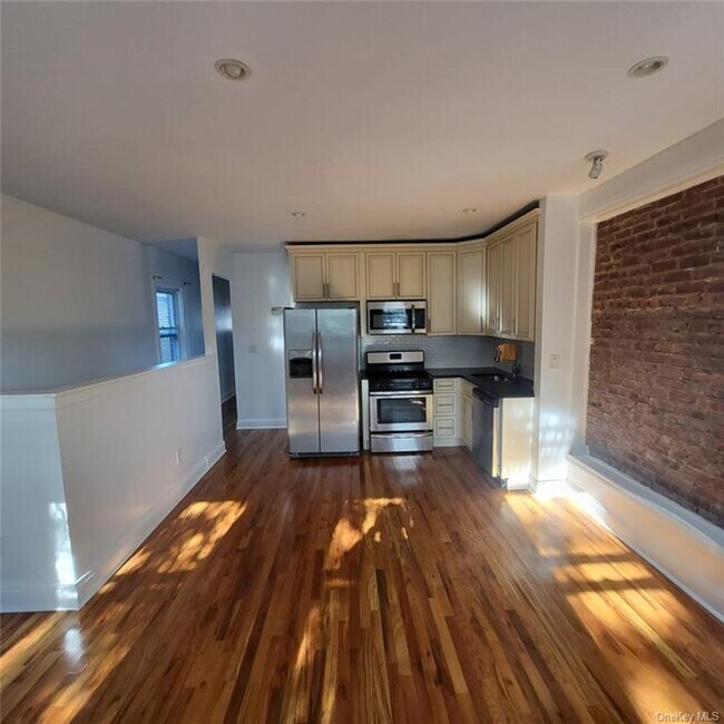 Building Photo - 4118 Wickham Ave