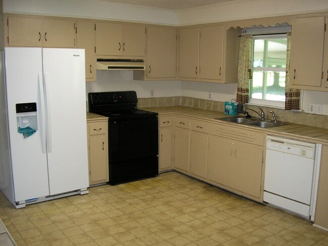 Foto del edificio - 2427 Smallhouse Rd
