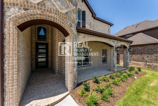 Foto del edificio - Highly Upgraded Five-Bedroom Home Located ...