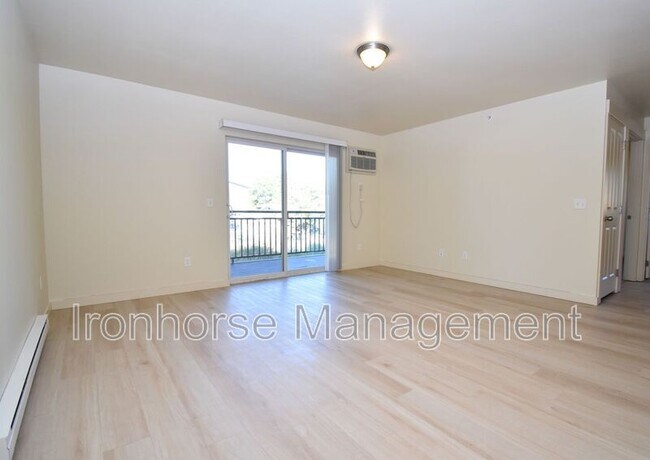 Building Photo - 807 W Villard St