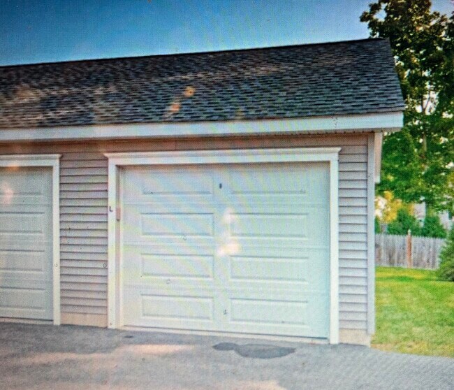 Building Photo - 11 Marions Way