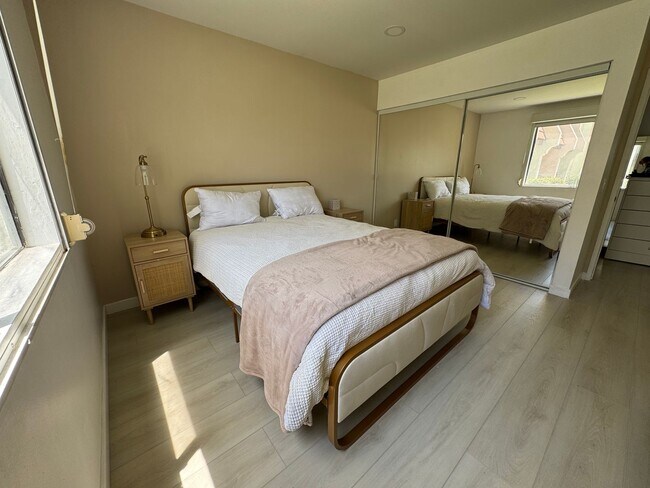 Foto del edificio - Fully Furnished 1BR Retreat with Stylish T...