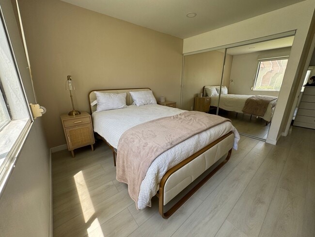 Building Photo - Fully Furnished 1BR Retreat with Stylish T...