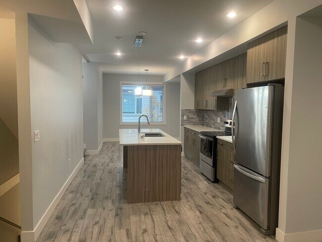 Photo du bâtiment - 1308 Rutland Rd N