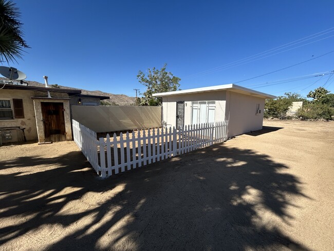 Front yard - 7475 Cherokee Trail