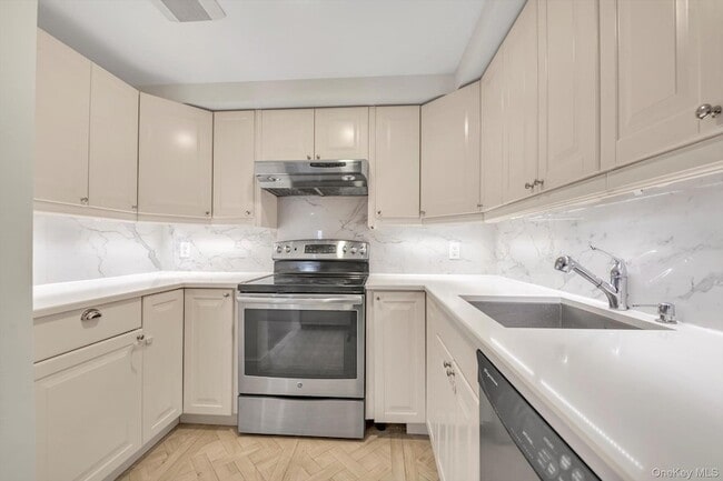 Building Photo - 100 Cutter Mill Rd