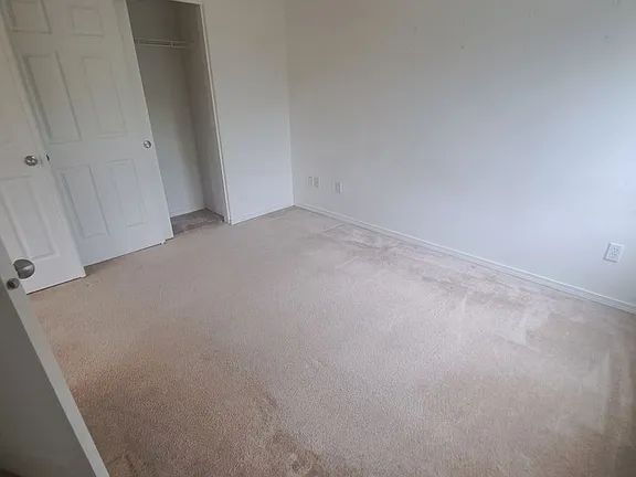 Building Photo - "Charming 3-Bed Oasis with Fireplace & 2.5 Baths on Royalstar Ave, Hillsboro!"
