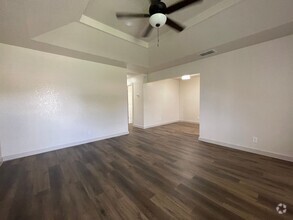 Building Photo - 818 White Rock St