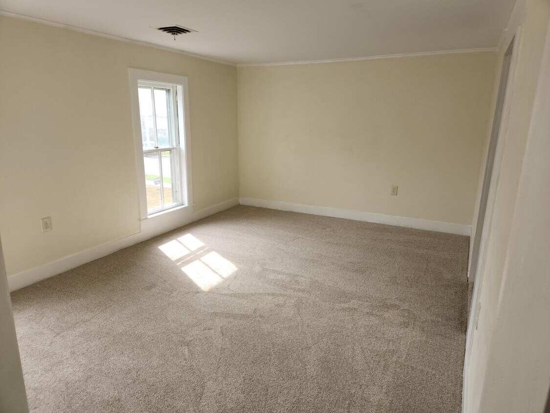 livingroom - 85 Bay St
