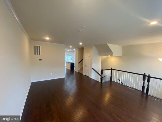 Building Photo - 1605 Sun High Terrace