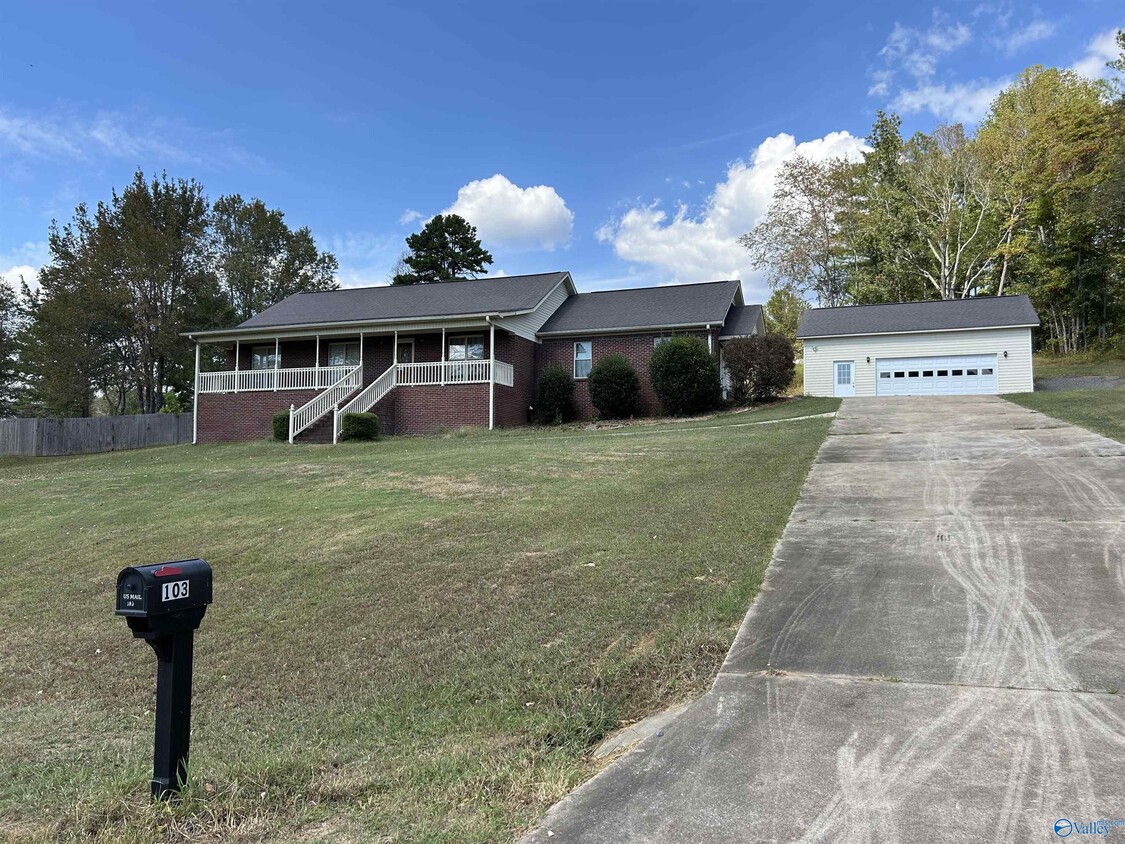 Primary Photo - 103 Seneca Ln