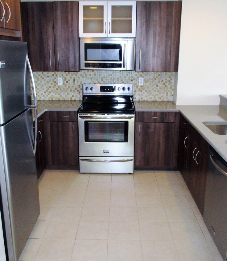 Primary Photo - 305 Palisade Ave