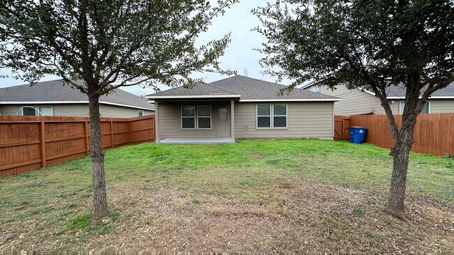 Foto del edificio - Nice 3/2 Home Available for Immediate Move...