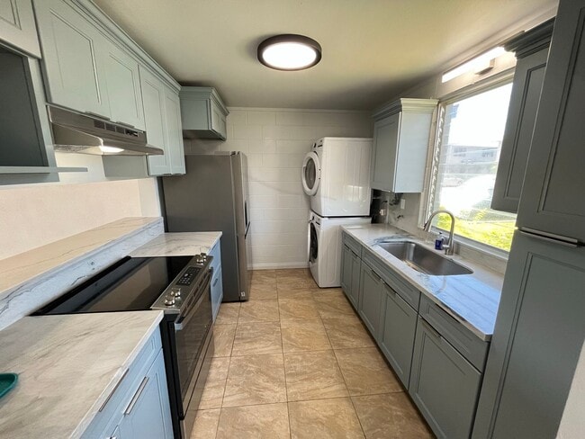Building Photo - SECTION 8 OK! 2 level townhouse 3 Bedroom, 1 Bathroom Unit With 1 Parking Stall Available Now!