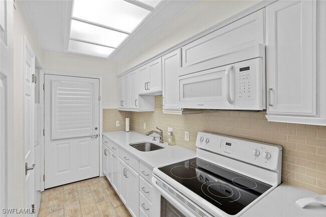 Foto del edificio - 72 7th St S