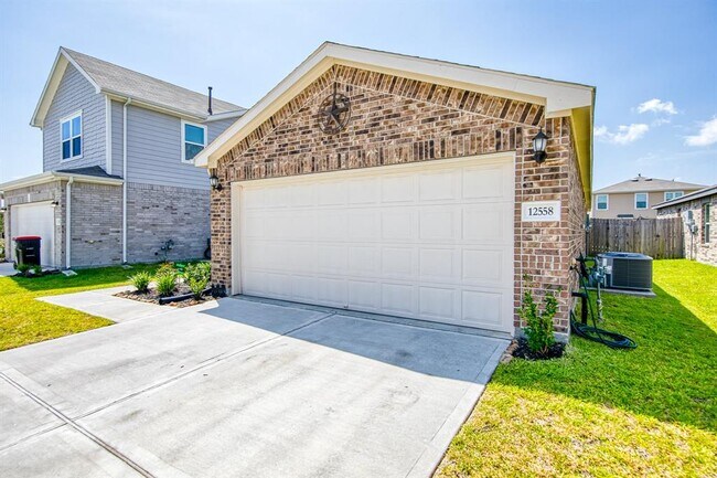 Building Photo - 12558 Jasmine Park Ln