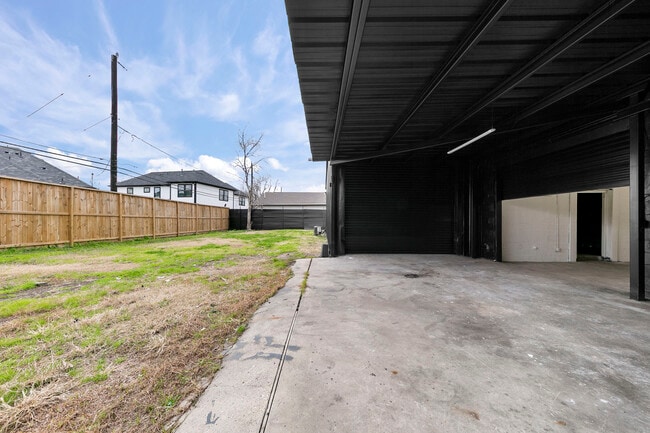 Building Photo - 3138 Reed Rd
