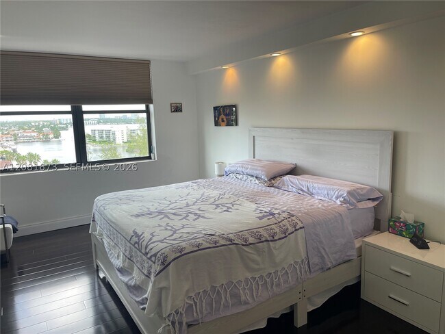 Foto del edificio - 18151 NE 31st Ct