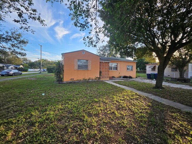 Foto del edificio - 1600 NW 93rd St