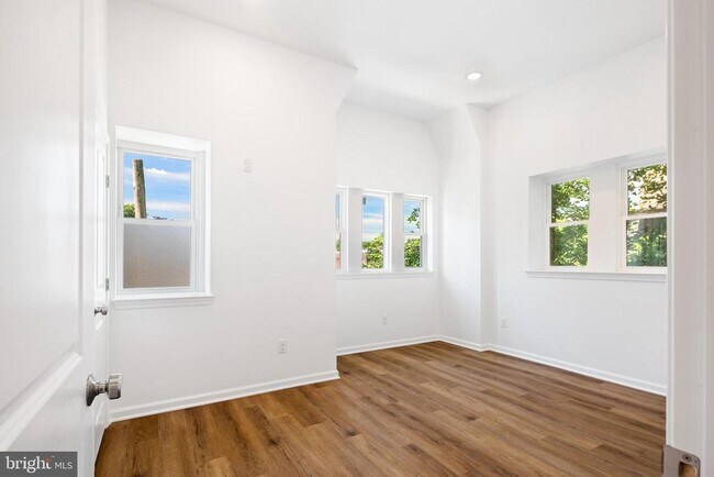Building Photo - 6651 Blakemore St