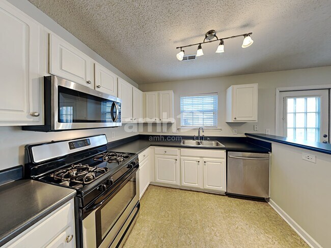 Building Photo - 8836 Laurel Run Dr